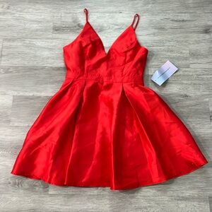 Dress NWT Maniju red